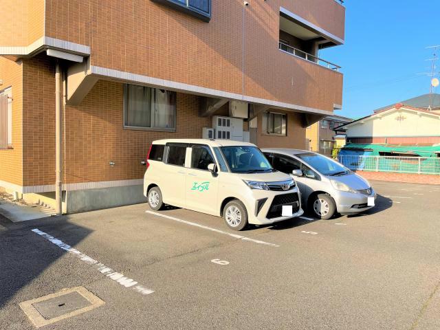 駐車場　駐車場