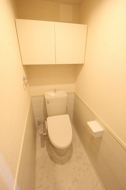 トイレ　反転タイプの別の部屋の写真です