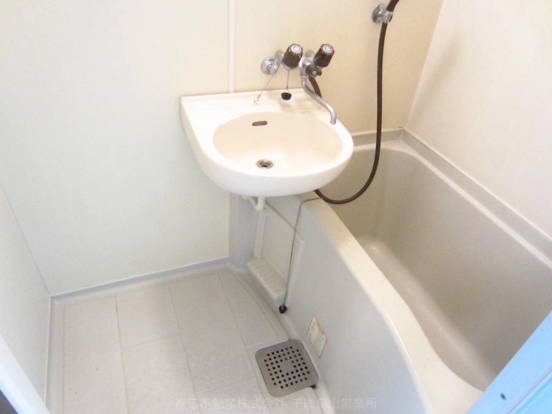 洗面設備　浴室に洗面台があります