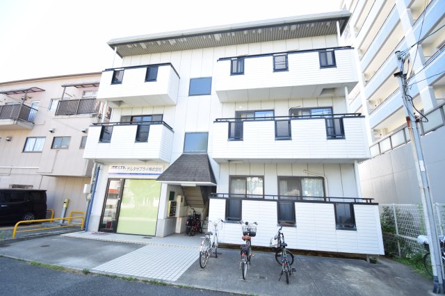 神戸市兵庫区下沢通のアパートの建物外観