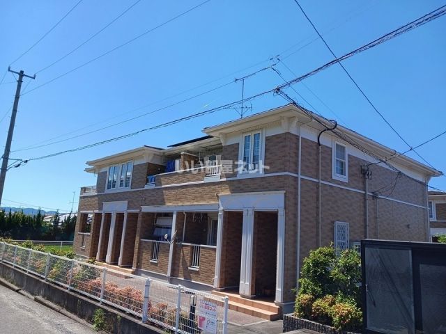 【四国中央市豊岡町長田のアパートの建物外観】