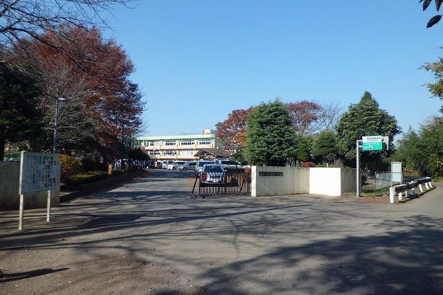 中学校　岩井中学校（中学校）まで2000m