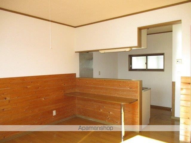 石巻線 渡波駅 徒歩11分 2階建 築26年の居間写真