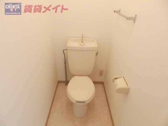 【津市高茶屋のアパートのトイレ】