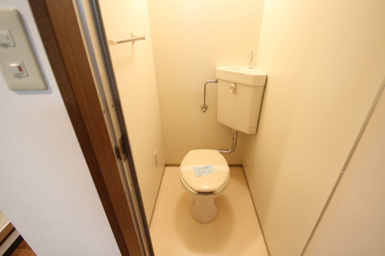 トイレ　※別号室の写真です