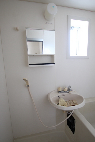 洗面設備　※他号室の写真です
