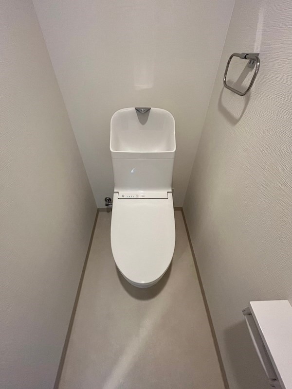 【姫路市市之郷のマンションのトイレ】