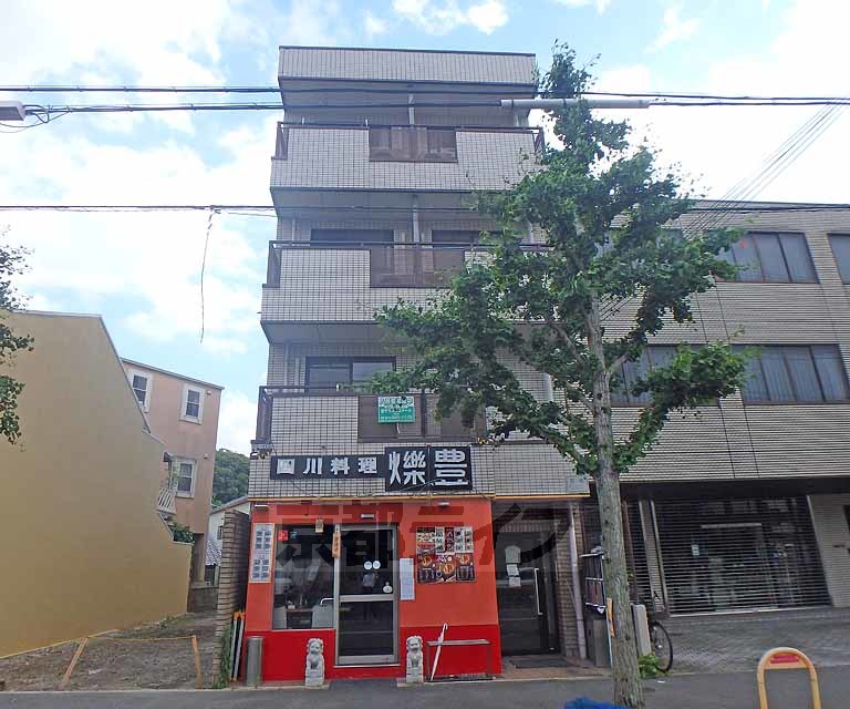 京都市左京区吉田本町のマンションの建物外観