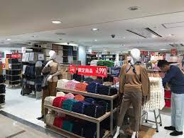 ショッピングセンター　ユニクロBIGBOX高田馬場店（ショッピングセンター）まで463m