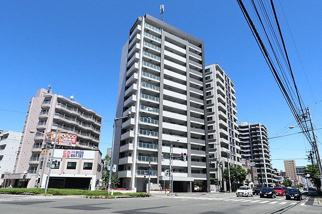 札幌市中央区北五条西のマンションの建物外観