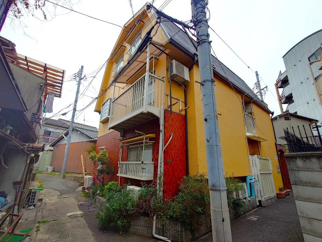 大阪市東淀川区下新庄のアパートの建物外観