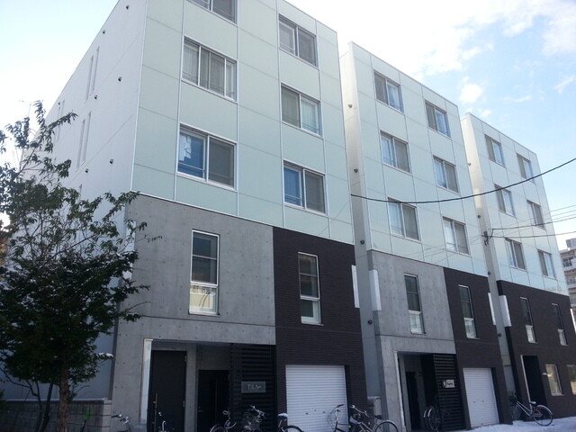 札幌市北区北十二条西のマンションの建物外観