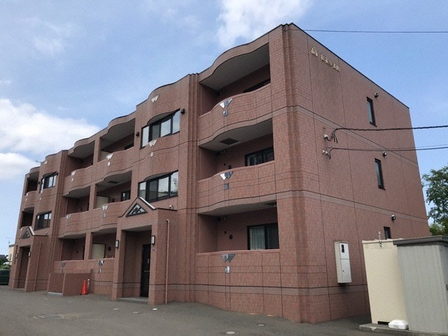 札幌市西区宮の沢三条のマンションの建物外観
