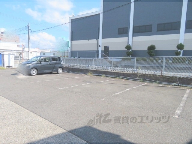 【豊岡市上佐野のアパートの駐車場】