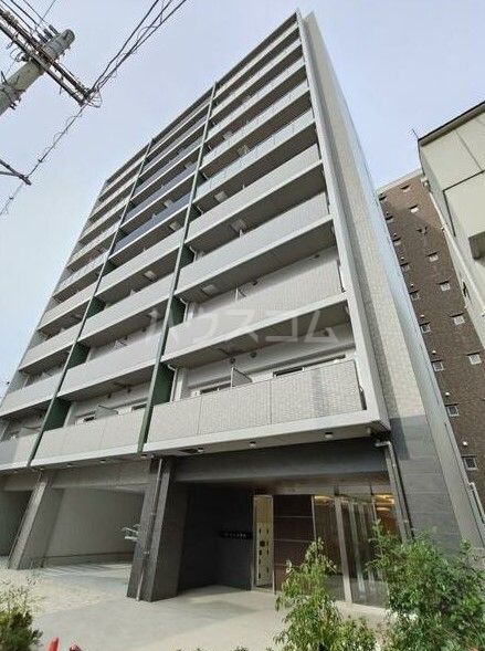 Alivis北梅田の建物外観