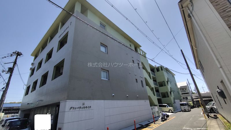 城陽市寺田のマンションの建物外観