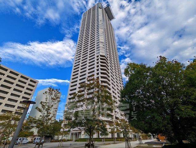 名古屋市熱田区六野のマンションの建物外観