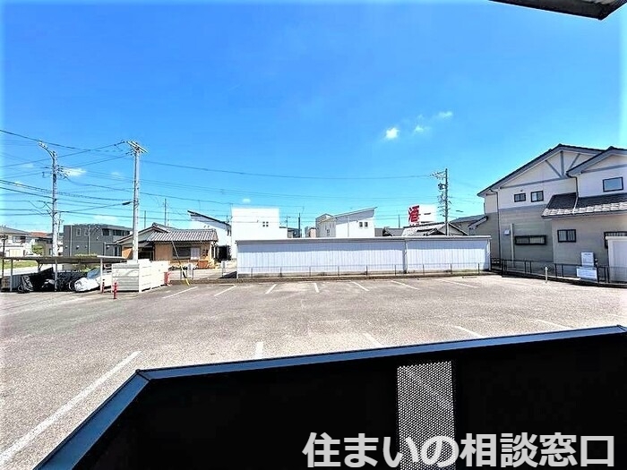 【西尾市寄住町のアパートのバルコニー】