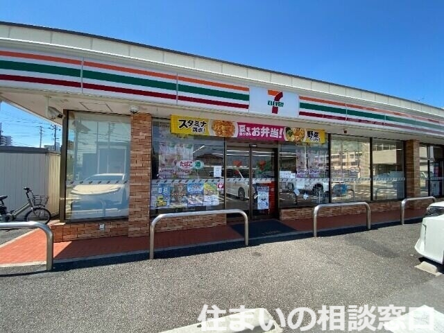 【西尾市寄住町のアパートのコンビニ】