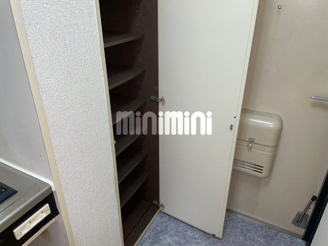 その他設備　下駄箱付きの玄関スペース