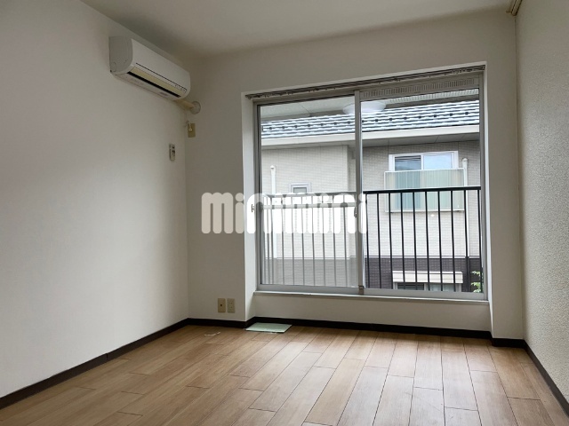 居室・リビング　明るく清潔感のある室内空間です