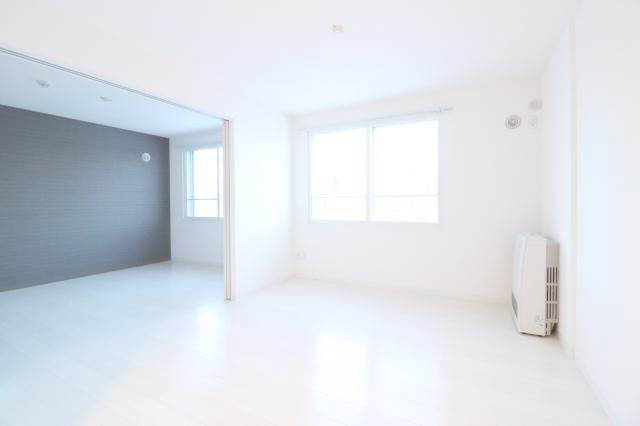 居室・リビング　白基調の明るいリビング！