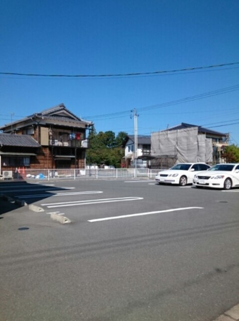 【浜松市浜名区尾野のアパートの駐車場】