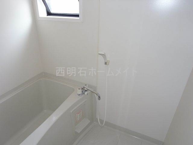 バス・シャワールーム　お風呂（窓アリ）