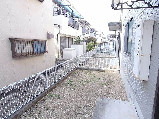 バルコニー　１階はテラス、２階はベランダ