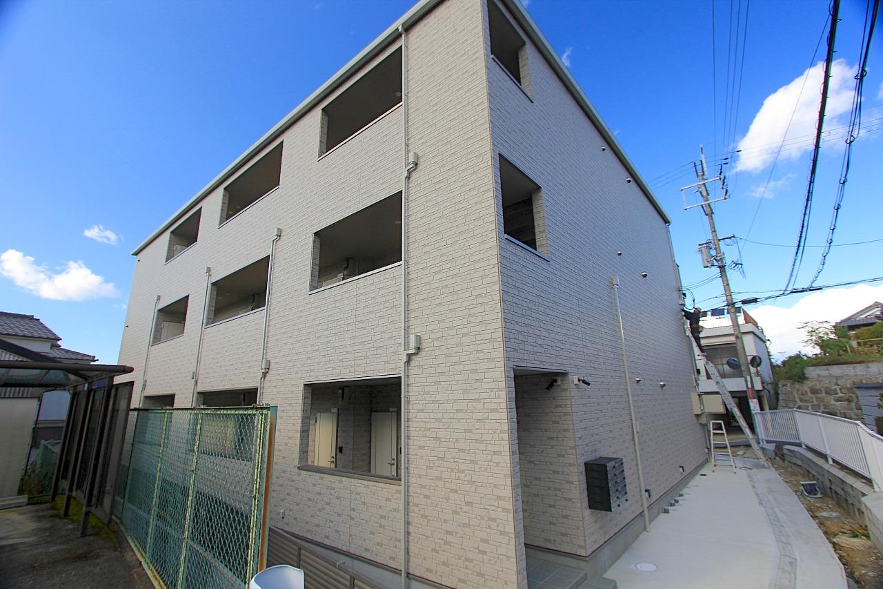 Premiau Court 津田元町の建物外観