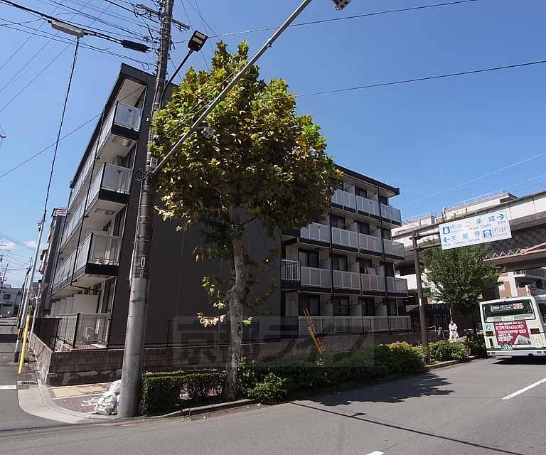 【レオパレス西ノ京円町の建物外観】