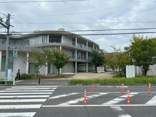 【イルミナーレ運B119街区3の小学校】