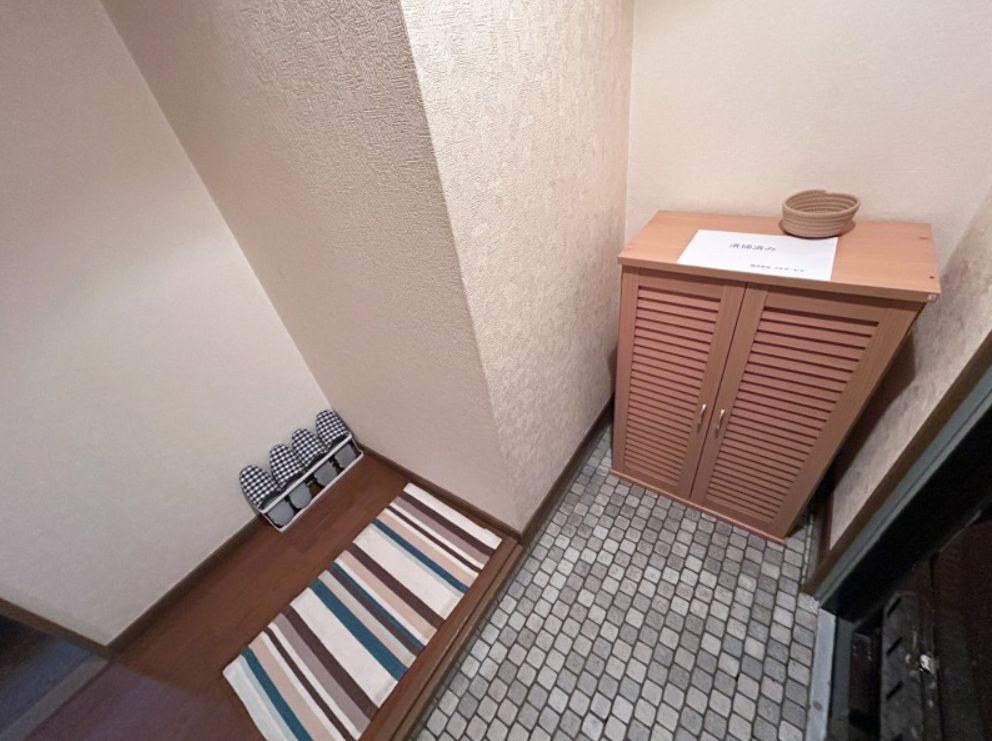宇都宮市 4階建 築47年の玄関写真