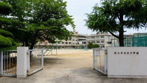 中学校　福山市立東中学校（中学校）まで1581m