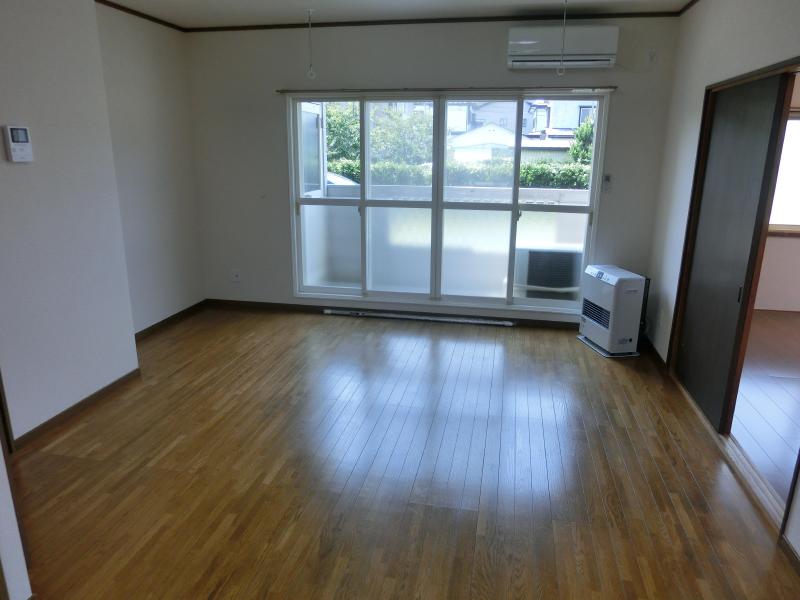 居室・リビング　同タイプの写真です。