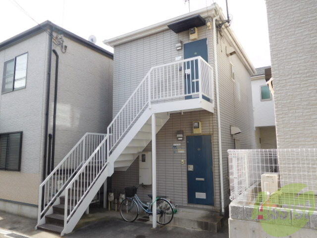 建物外観　２階建てのこじんまりした建物です