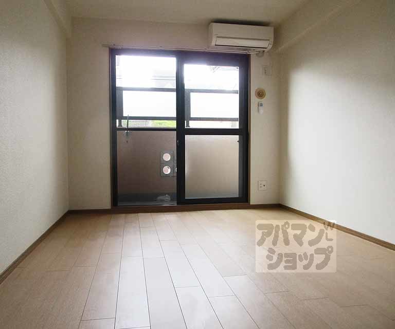 居室・リビング　１０６号室の写真です。