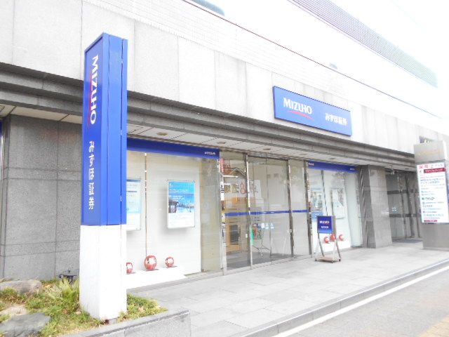 その他　みずほ証券（株） 高崎支店（その他）まで688m