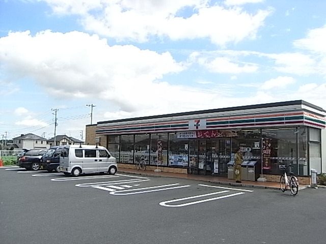 コンビニ　セブンイレブン（コンビニ）まで862m