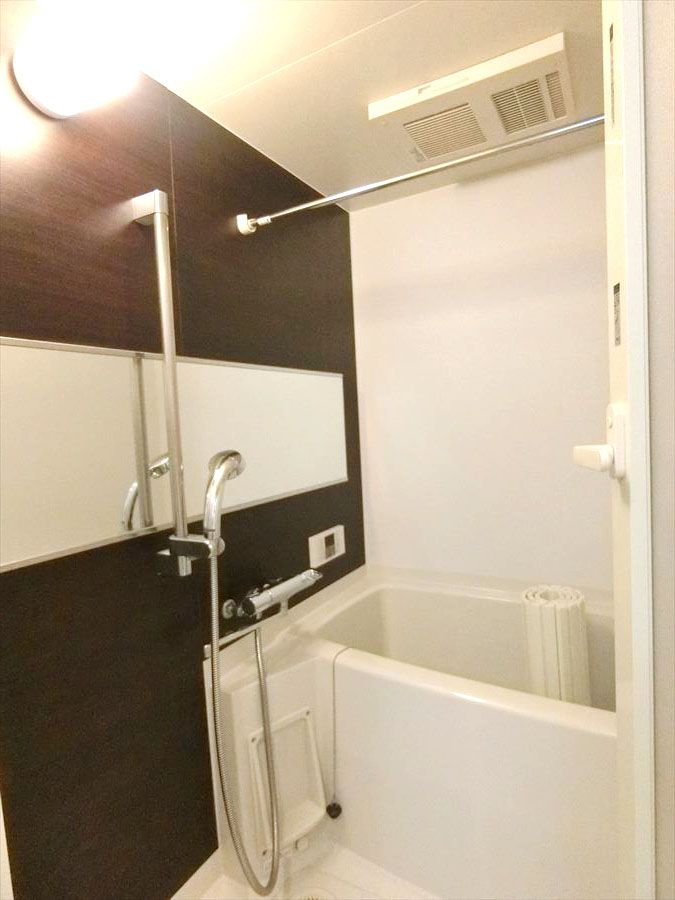 バス・シャワールーム　追い焚き付きのお風呂です♪