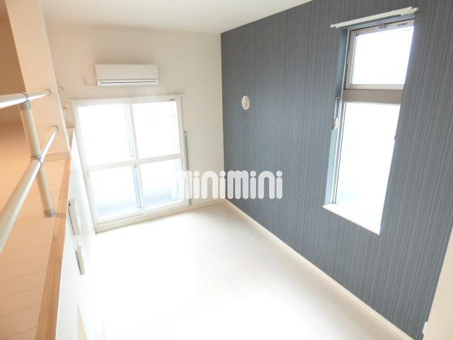 居室・リビング　天井の高いリビングです