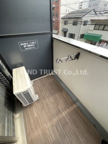 バルコニー　外からの目が気にならないバルコニーで洗濯物が干せます