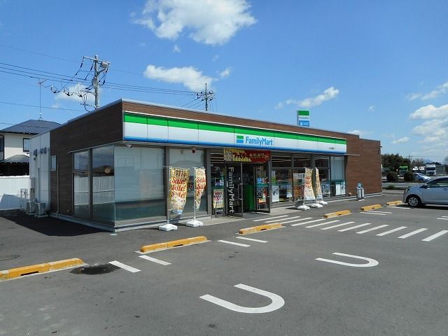 コンビニ　ファミリーマート小山田間店（コンビニ）まで1000m