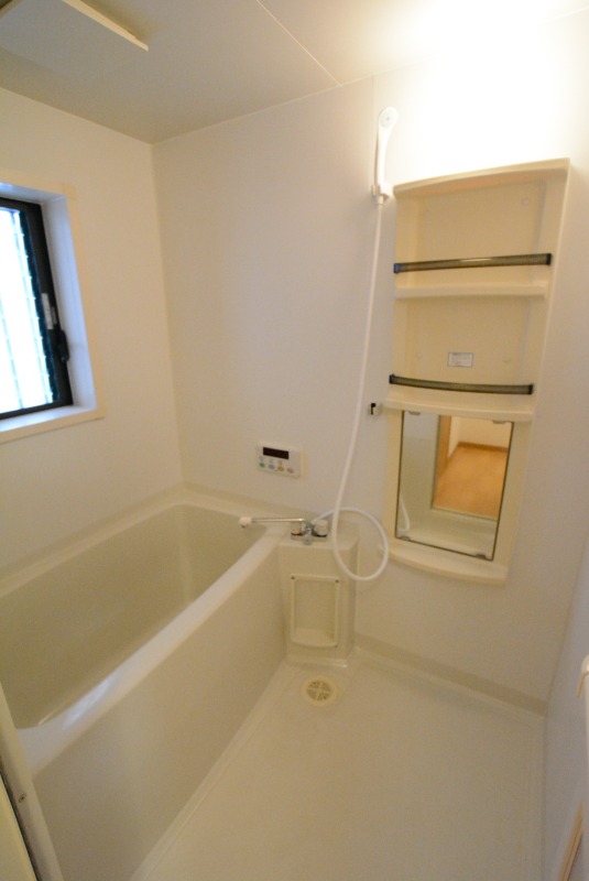 バス・シャワールーム　追い焚き機能付き風呂