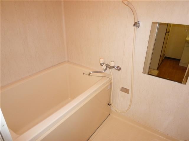 バス・シャワールーム　お手入れしやすい浴室です