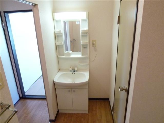 洗面設備　現況と異なる場合がございます。