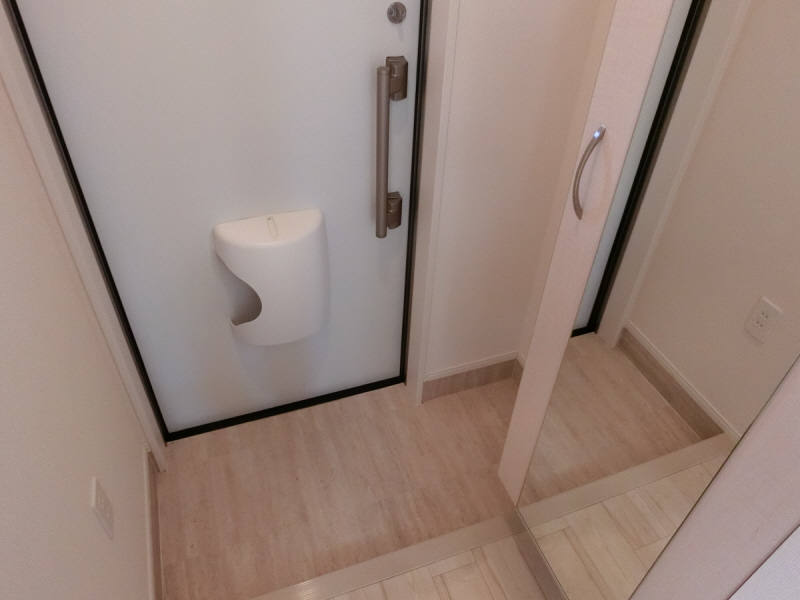 玄関　※同メーカーイメージ