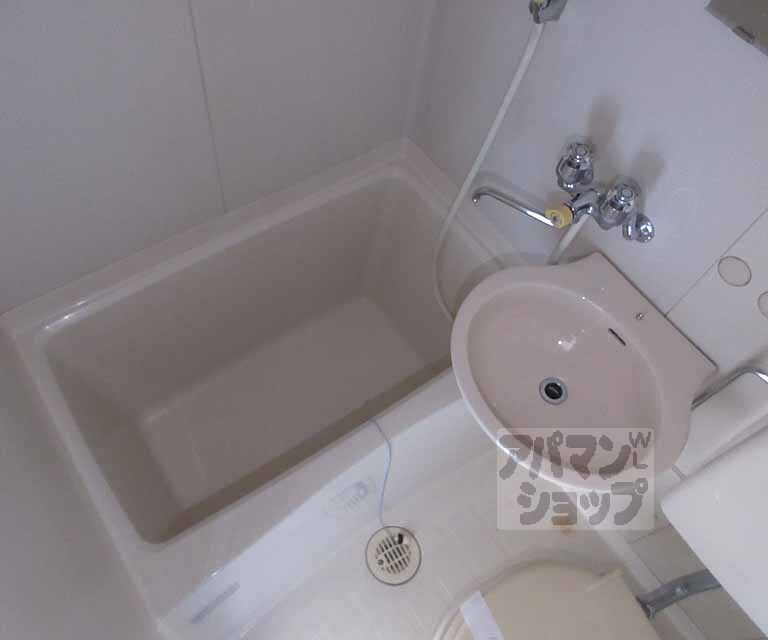 バス・シャワールーム　コンパクトなお風呂です