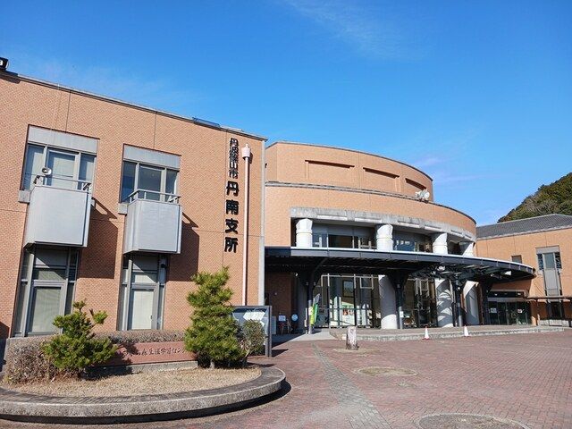 役所　丹波篠山市丹南支所様（役所）まで950m