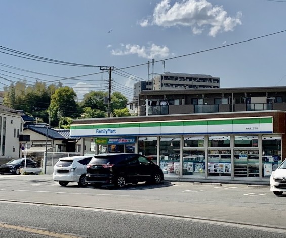 コンビニ　ファミリーマート 東有馬二丁目店（コンビニ）まで681m